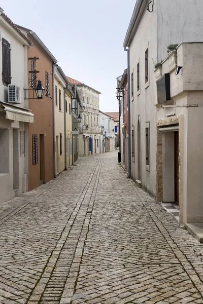 Antigua Calle Pavimentada Piedra Ciudad Histórica Medieval Mediterránea Antigua Nin —  Fotos de Stock