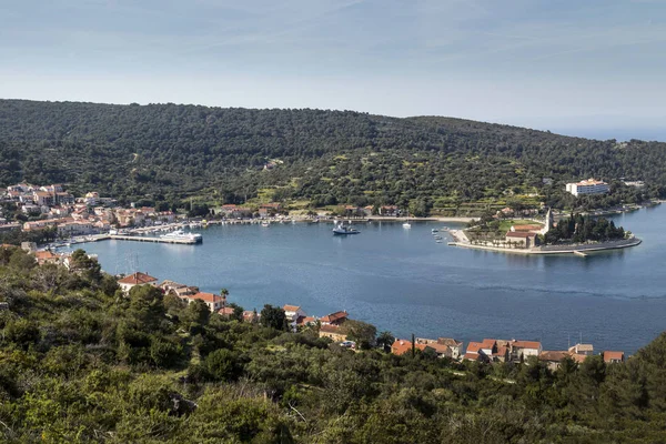 Gamla Stenhus Staden Vis Omgivet Grön Natur Och Blå Havet — Stockfoto