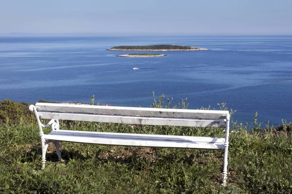 White Bench Green Hill View Blue Adriatic Sea Island Vis — Stock Photo, Image