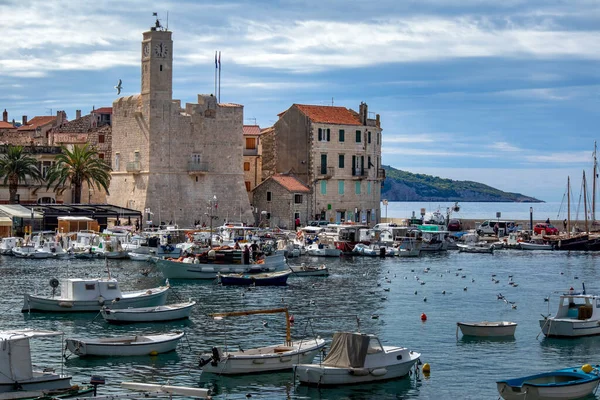 Panorama Komiza Asentamiento Puerto Pesquero Isla Vis Mar Adriático Croacia — Foto de Stock