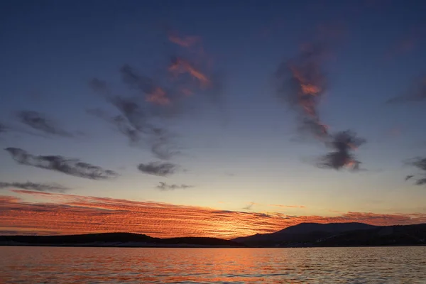 Mooie Oranje Rode Wolken Kleurrijke Zonsondergang Aan Adriatische Zee Eiland — Stockfoto
