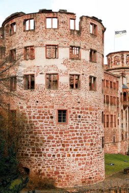 Eski castle Heidelberg Schlosshof. Tne kale kalıntıları.