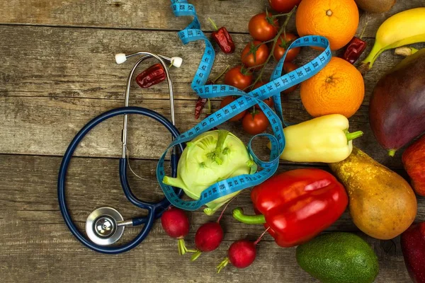 Verschiedene Gemüse Und Obstsorten Auf Einem Holztisch Konzept Der Gesunden — Stockfoto