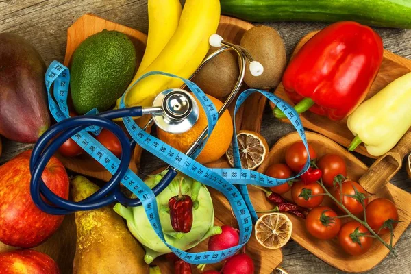 Verschiedene Gemüse Und Obstsorten Auf Einem Holztisch Konzept Der Gesunden — Stockfoto