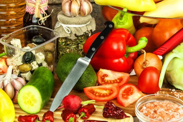 Preparazione Insalata Verdure Cucina Verdure Fresche Asse Cucina Alimentazione Sana — Foto Stock