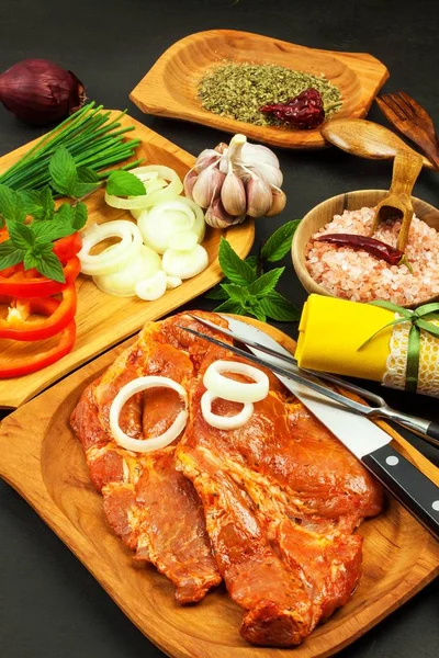Pescoço Porco Marinado Cru Preparação Carne Para Grelhar Carne Crua — Fotografia de Stock