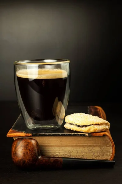 Café Quente Livro Mesa Cachimbo Velho — Fotografia de Stock