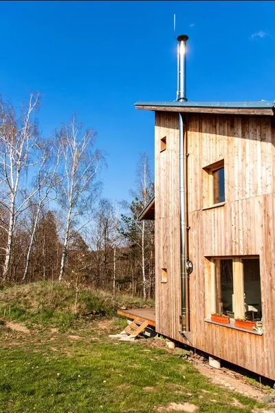 Stainless steel chimney on ecological wooden building. Building a family house. Heating the house with wood. — Stock Photo, Image