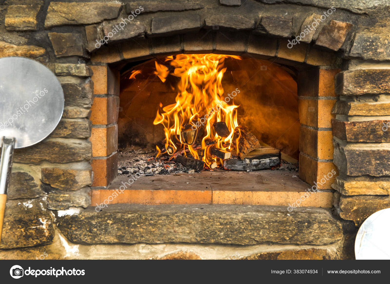 ondergronds bestrating Broek Old Stone Homemade Pizza Oven Fire Furnace Homemade Baking Pizza Stock  Photo by ©marsan 383074934