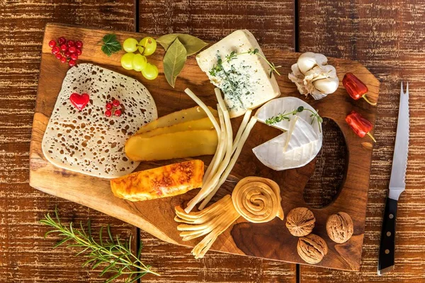 Cheese Board Various Types Cheese Composition Mix Cheese Wooden Board — Stock Photo, Image