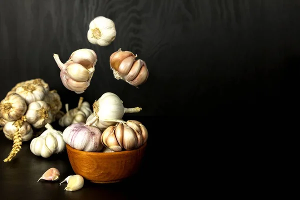 Чеснок Cloves Bulb Vintage Wooden Bowl Здоровое Питание Чеснок Деревянном — стоковое фото