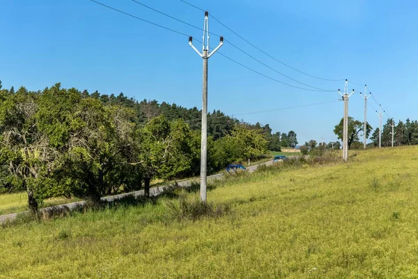 Pólos Energia Lado Uma Estrada Rural Indústria Energia Linhas Eléctricas — Fotografia de Stock