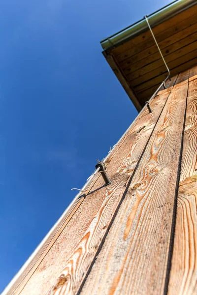 Blockwand Eines Modernen Holzhauses Bau Detail Des Blitzableiters Ökologisches Haus — Stockfoto