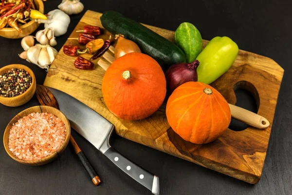 Zucca Hokkaido Affettata Una Tavola Legno Preparazione Fatta Casa Zuppa — Foto Stock