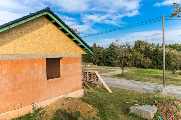 Bouw Van Een Familiehuis Het Dorp Lege Bouwplaats Bakstenen Muur — Stockfoto