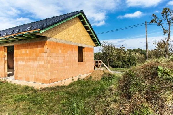 Bouw Van Een Familiehuis Het Dorp Lege Bouwplaats Bakstenen Muur — Stockfoto