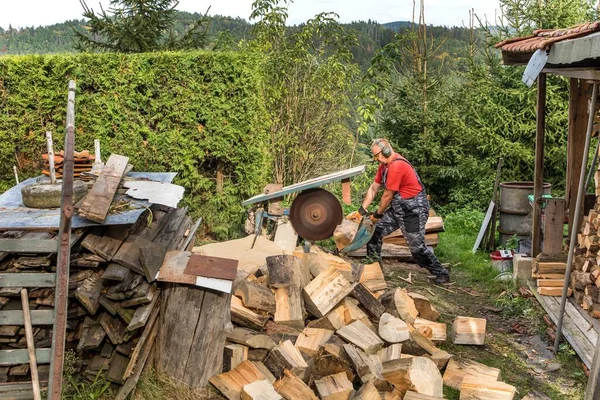 Man Cuts Wood Large Saw Preparing Winter Dangerous Work Circular — Stock Photo, Image