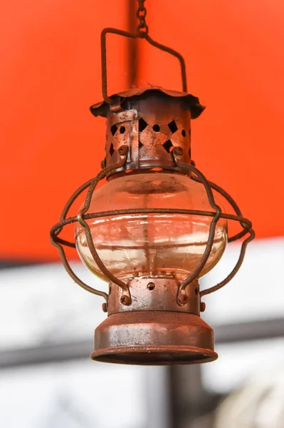 Gammal Lykta Hänga Taket Med Orange Bakgrund Lampa Vintage Lykta — Stockfoto