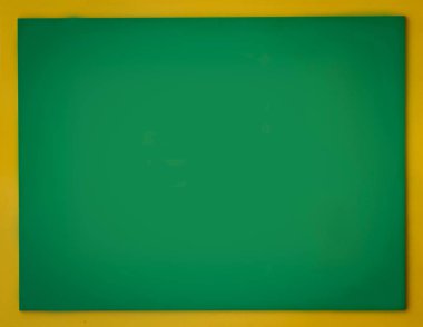 Tahta ya da yeşil tahta / tahtada eski duvar arkaplanlı yazmak için boş - boş tabela yeşil tahta