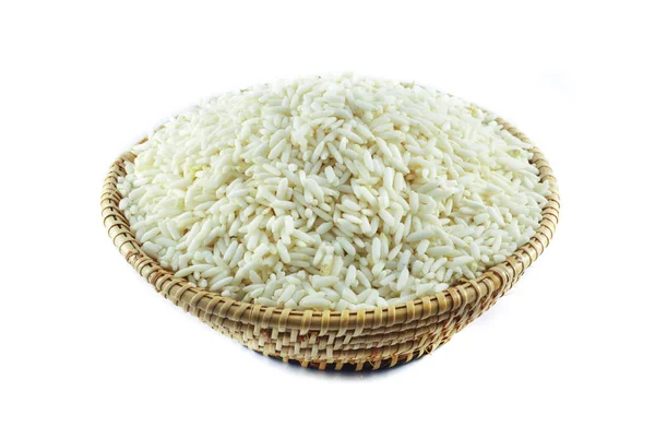 Çiğ Pirinç Izole Beyaz Arka Plan Üzerinde Beyaz Pirinç Sepet — Stok fotoğraf