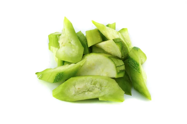 白の背景に隔離された緑のズッキーニの野菜の新鮮なズッキーニの隔離 スライス アジアズッキーニタイ料理のための野菜 — ストック写真