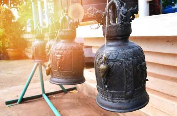Csengő Hang Templom Acél Fekete Harang Lógott Használt Buddhista Vallási — Stock Fotó