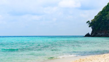 mavi denizi Adası / doğal kaya dalga deniz ile sahilde kıyı manzara okyanus tepede tipik deniz manzarası