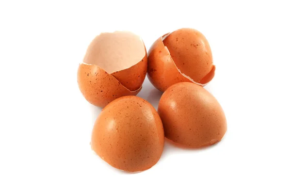 卵の殻の分離 茶色の壊れた卵の殻は白い背景の上分離 — ストック写真