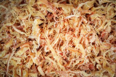 Kurutulmuş kalamar arka plan / yakın rendelenmiş kuru mürekkep balığı yukarı / rendelenmiş ve kalamar sokak gıda terbiyeli