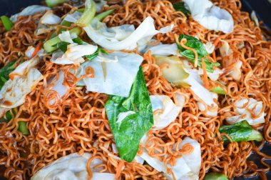 Kızarmış şehriye ile sebze Tayland yemekleri heyecan / Pad Thai sokak gıda kızarmış şehriye heyecan pilav.