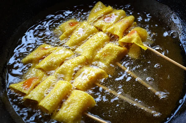 Wonton Fried Fried Dumpling Cooking Oil Wonton Hot Pan Street — стоковое фото