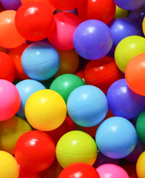 Bunter Ballhintergrund Viele Bunte Plastikbälle Für Kinder Auf Einem Spielplatz — Stockfoto