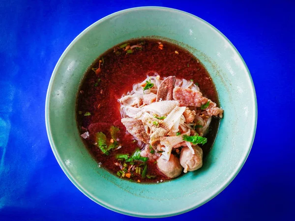 Macarrão Com Carne Tigela Sopa Vermelha Quente Picante Tailandês Comida — Fotografia de Stock