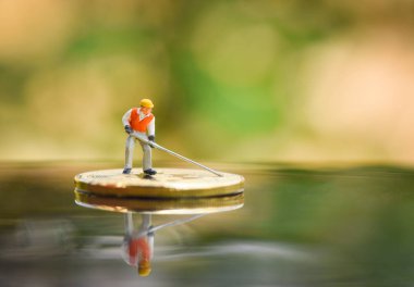 Figürler işçi madenciliği altın Bitcoins kazma sanal cryptocurrency bitcoin incelemesi kavramı