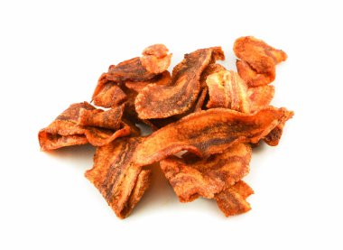 Muz fiş çıtır çıtır kızarmış / için meze beyaz arka plan üzerinde izole muz dilim kızarmış 