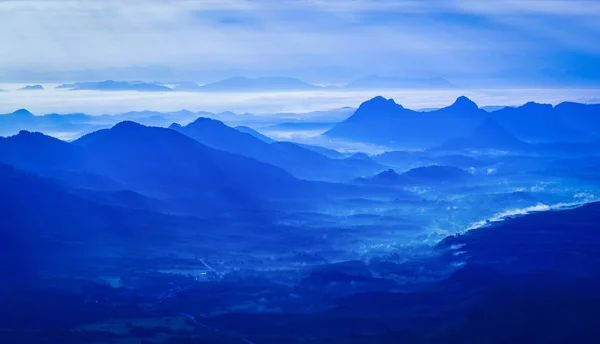 Paysage Montagne Avec Brouillard Ciel Bleu Lever Soleil Matin Sur — Photo