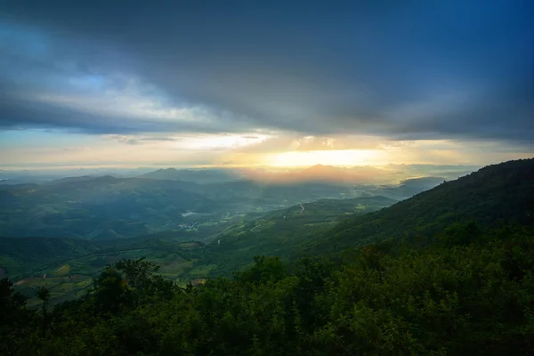 Paysage Soleil Lever Sur Montagne Avec Ciel Jaune Lever Soleil — Photo