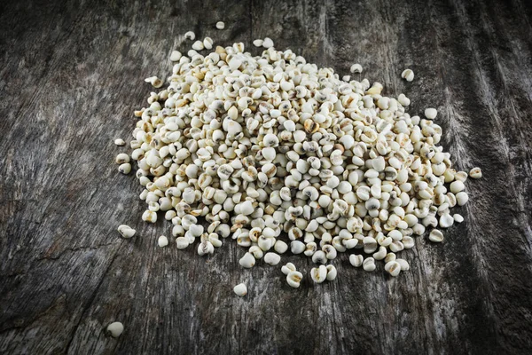 Lágrimas Job Coix Lachryma Jobi Grano Semillas Sobre Fondo Madera — Foto de Stock