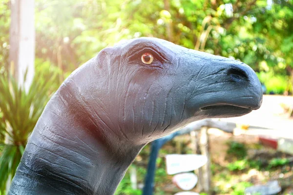 Глава Статуи Динозавра Аламозавра Парке — стоковое фото