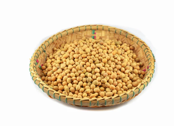大豆または大豆豆のざるは 白い背景で隔離の穀物の種 — ストック写真