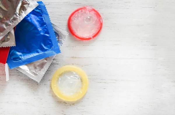 Condom Prevent Kehamilan Kontrasepsi Valentines Konsep Seks Yang Aman Kontrol — Stok Foto