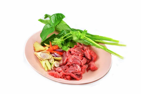 Friss Nyers Marha Hús Szelet Fűszernövényeket Zöldségeket Citromfű Chili Bergamott — Stock Fotó