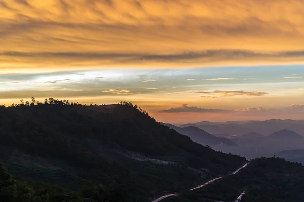 Incroyable Paysage Nuageux Sur Montagne Coucher Soleil Nature Beau Ciel — Photo