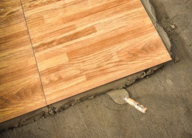 Karo döşeme çimento harç yüklemek / sağlam zemin beton inşaat için mala Çimento Mikser ile tutkal yere