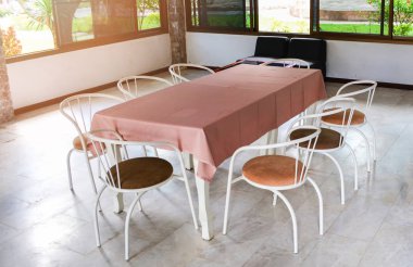 Retro diner tablo ayarla ve ortak genel ev sandalyeler