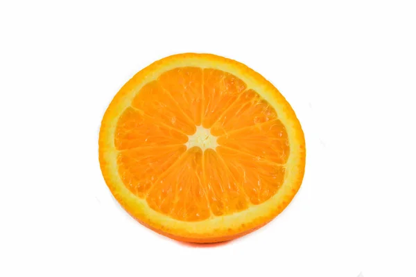 Corte de fruta naranja fresca aislada sobre fondo blanco — Foto de Stock