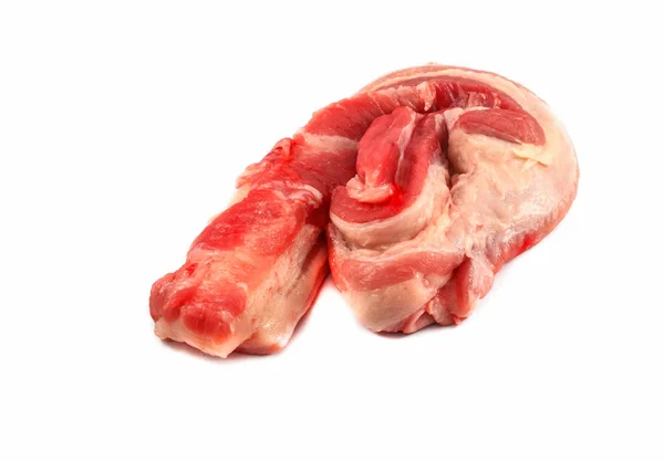 Свіжий сирий свинячий живіт зі шкірою ізольований на білому тлі — стокове фото