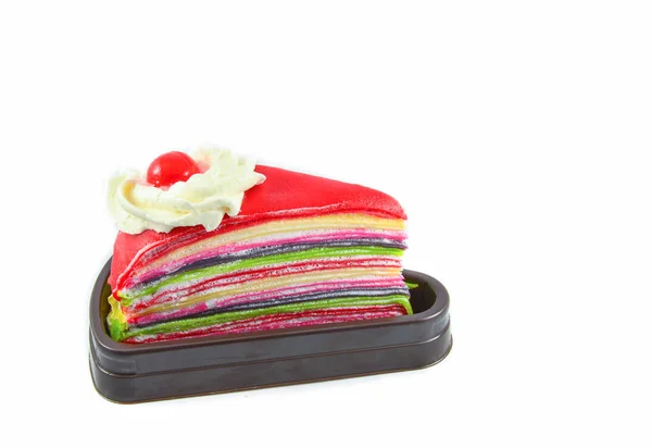 Gökkuşağı krep kek krem ve kırmızı kiraz izole o ile renkli — Stok fotoğraf