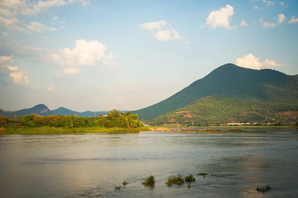 Landscape river beautiful view of Laos mountain blue sky backgro — Stock Photo, Image