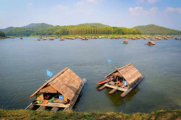 Entspannen Reise Fluss / Landschaft des Sees Himmel Berg und Bambus h — Stockfoto